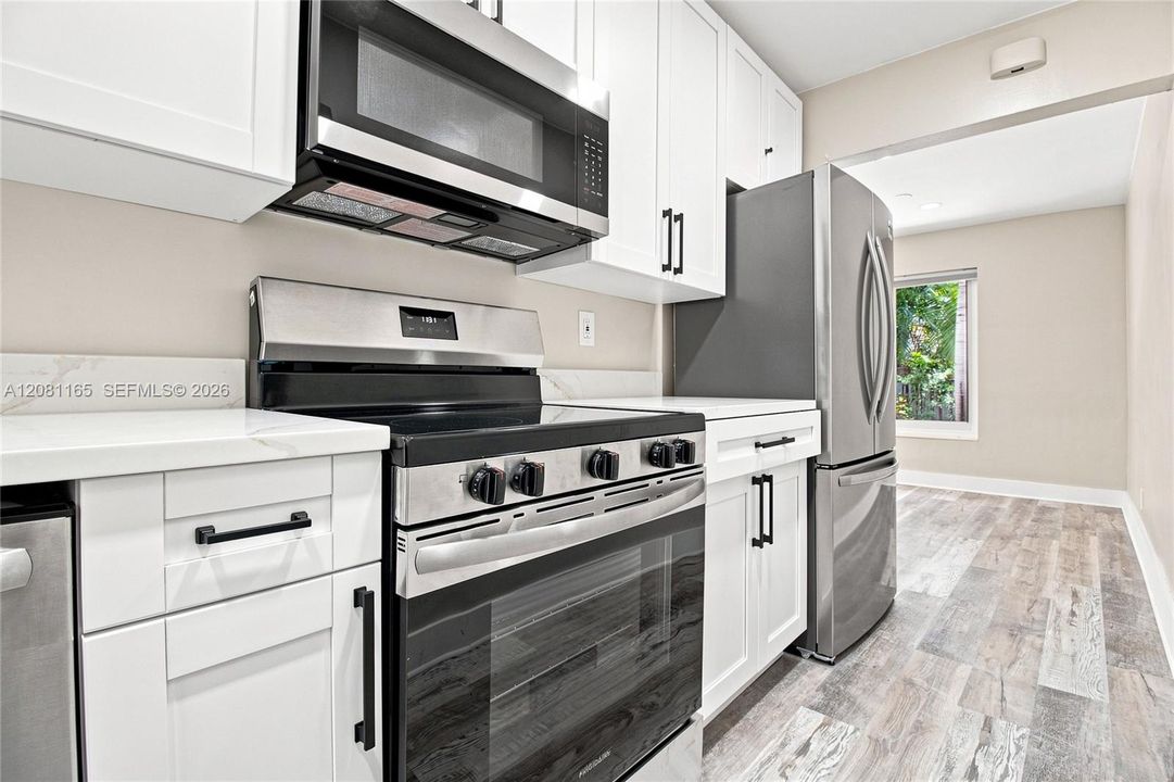 For Rent: $2,700 (2 beds, 2 baths, 950 Square Feet)
