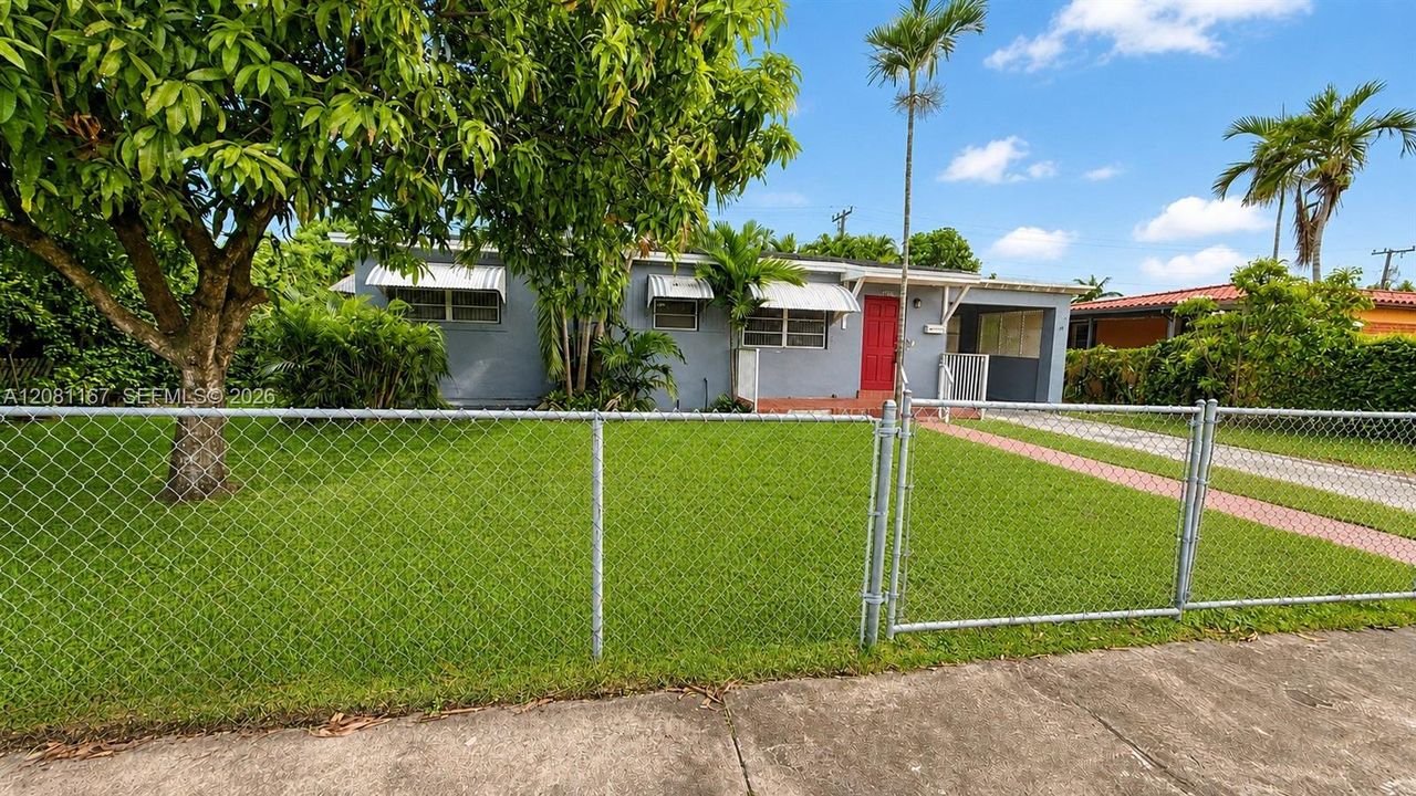 En Venta: $599,900 (3 camas, 2 baños, 1200 Pies cuadrados)