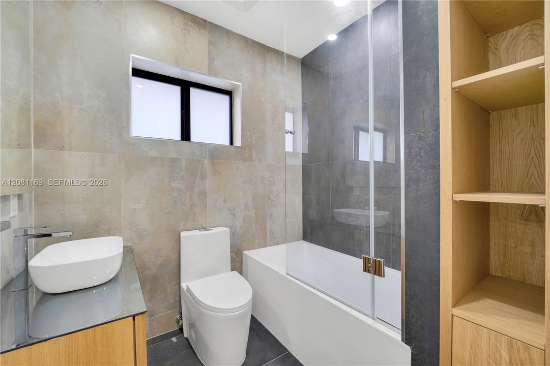 For Sale: $2,320,000 (3 beds, 3 baths, 1495 Square Feet)