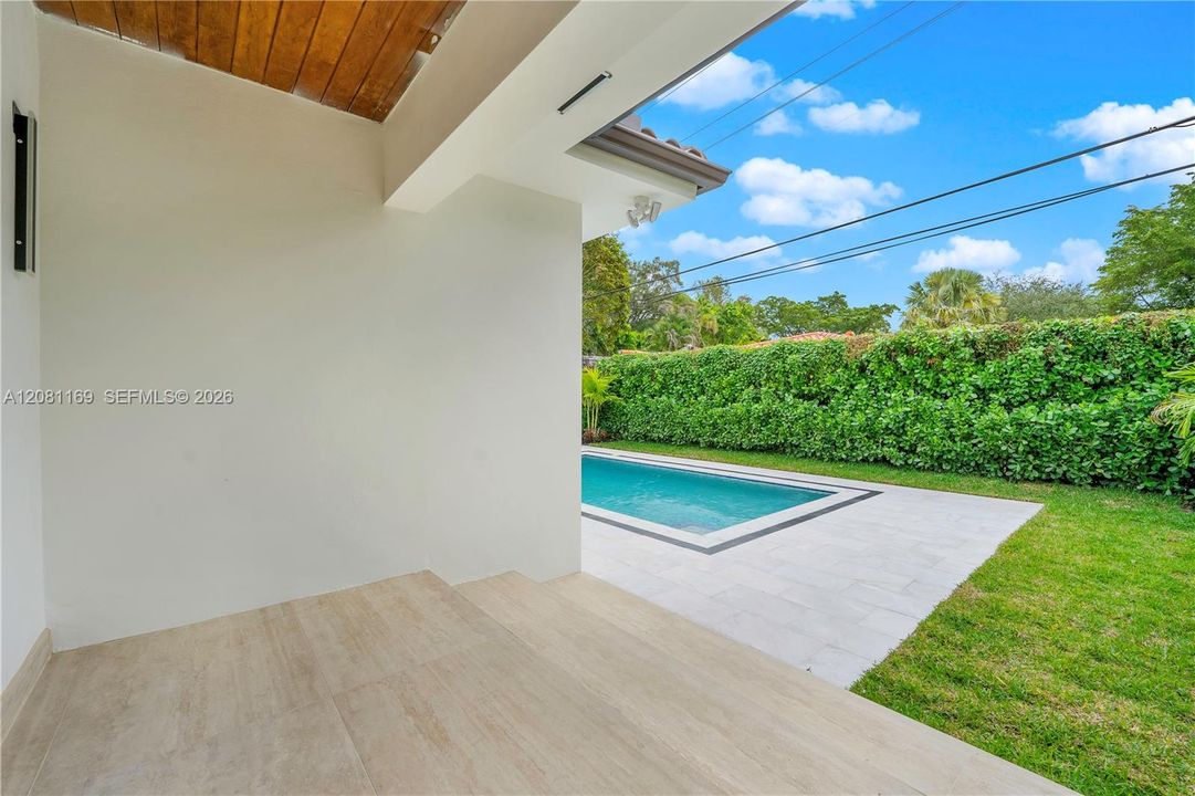 For Sale: $2,320,000 (3 beds, 3 baths, 1495 Square Feet)
