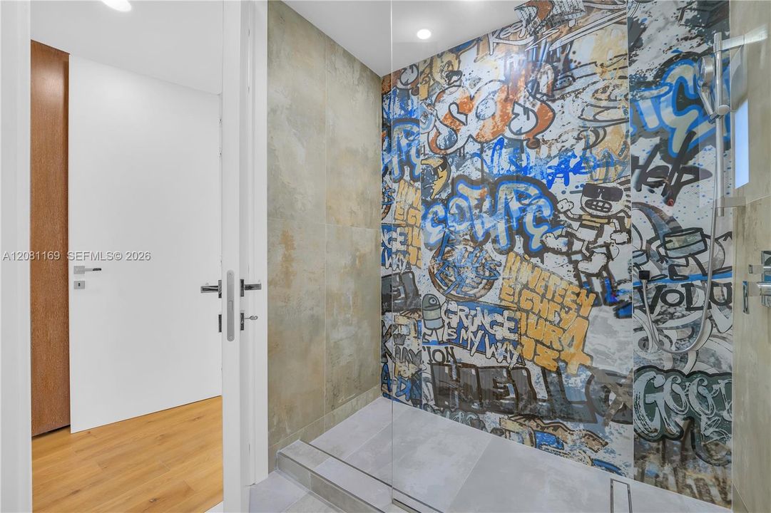 For Sale: $2,320,000 (3 beds, 3 baths, 1495 Square Feet)