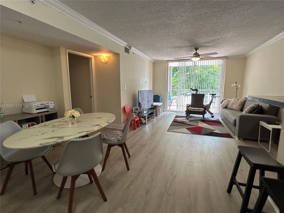 For Rent: $2,700 (2 beds, 2 baths, 994 Square Feet)