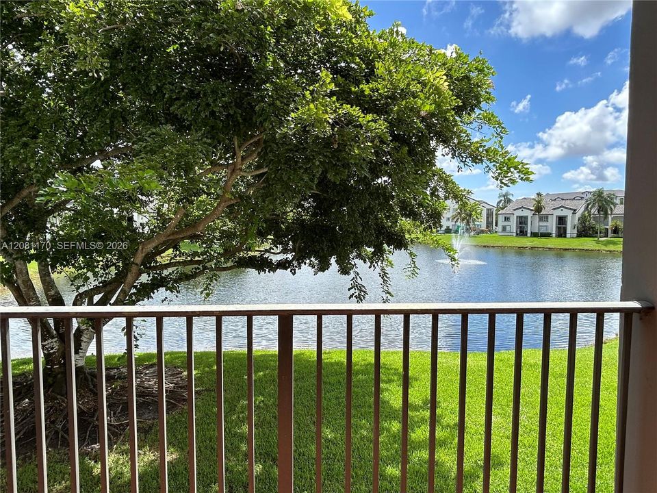 For Rent: $2,700 (2 beds, 2 baths, 994 Square Feet)