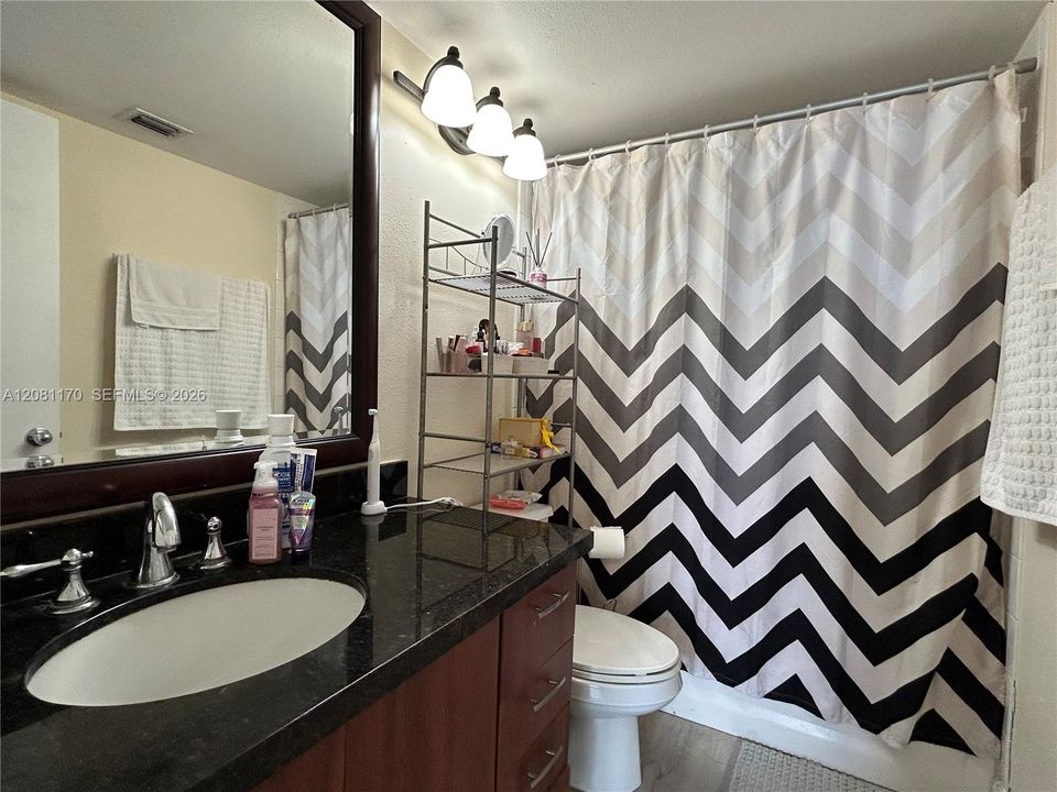 For Rent: $2,700 (2 beds, 2 baths, 994 Square Feet)