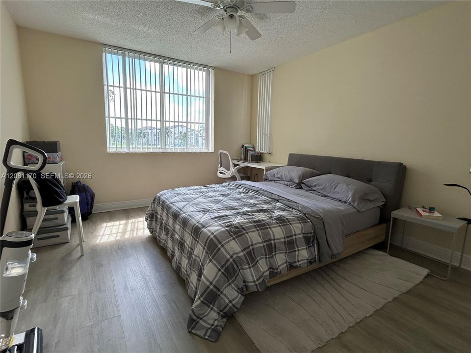 For Rent: $2,700 (2 beds, 2 baths, 994 Square Feet)