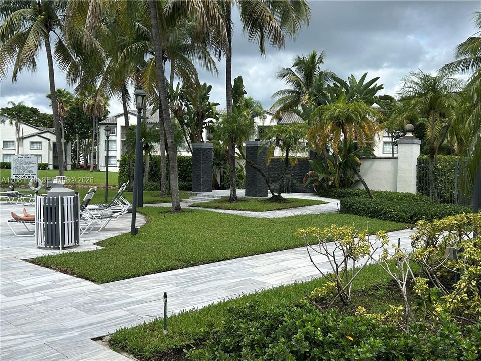 For Rent: $2,700 (2 beds, 2 baths, 994 Square Feet)