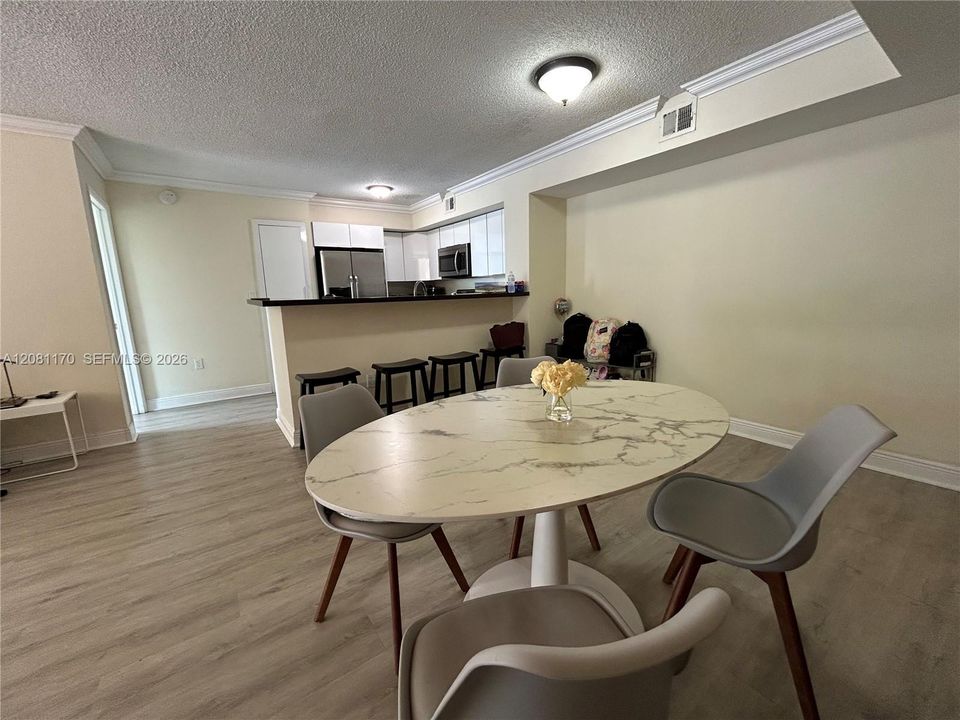 For Rent: $2,700 (2 beds, 2 baths, 994 Square Feet)