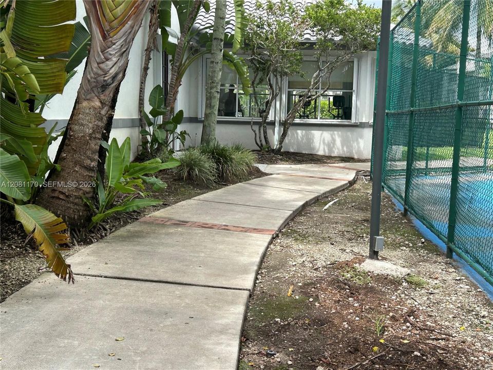 For Rent: $2,700 (2 beds, 2 baths, 994 Square Feet)