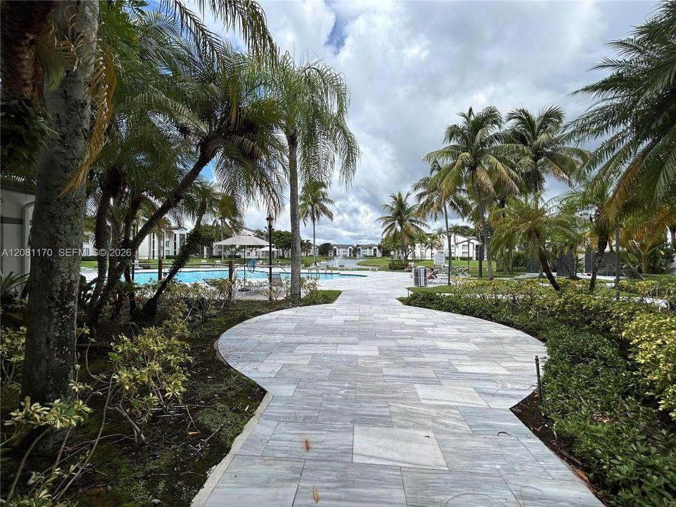 For Rent: $2,700 (2 beds, 2 baths, 994 Square Feet)
