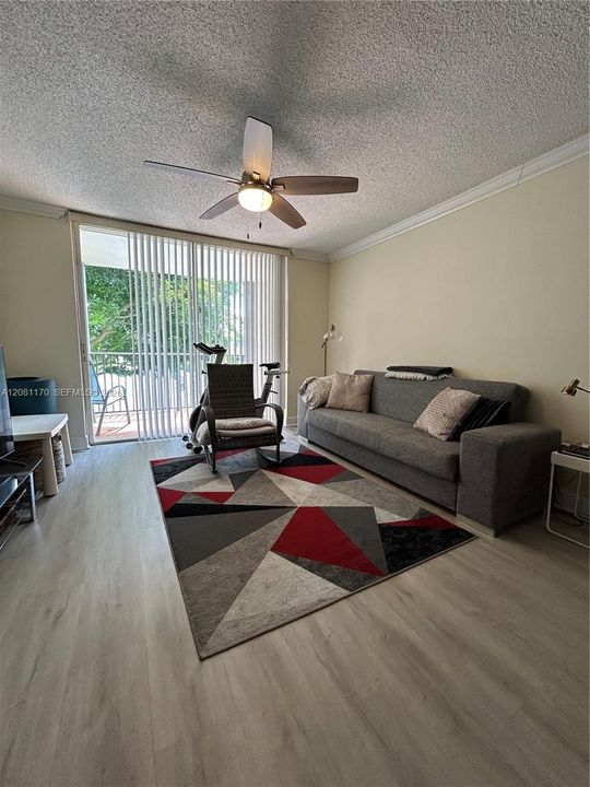 For Rent: $2,700 (2 beds, 2 baths, 994 Square Feet)
