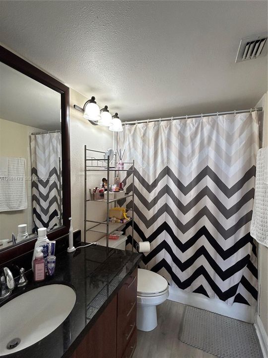 For Rent: $2,700 (2 beds, 2 baths, 994 Square Feet)