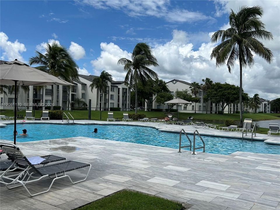 For Rent: $2,700 (2 beds, 2 baths, 994 Square Feet)