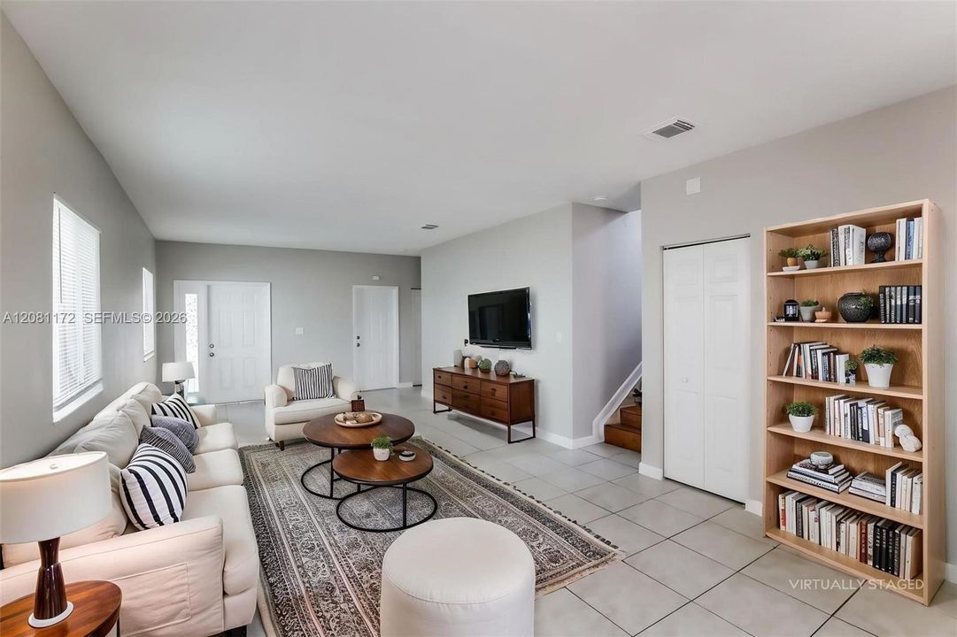 В аренду: $2,900 (5 спален, 3 ванн, 2170 Квадратных фут)