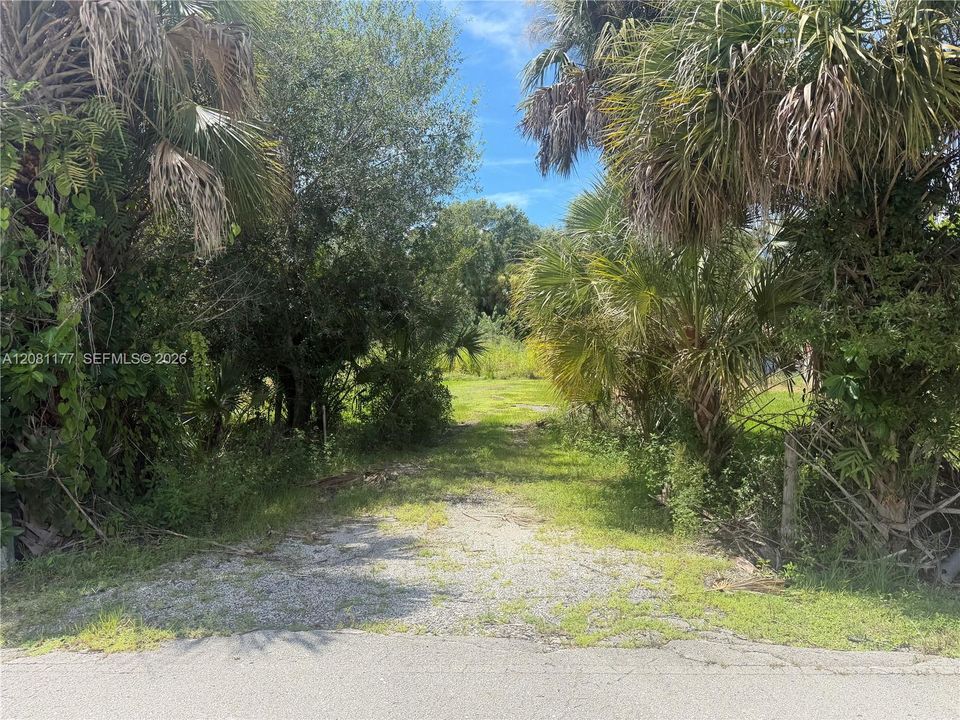 En Venta: $79,900 (1.07 acres)