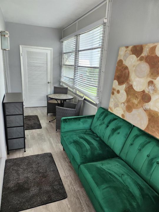 111-florida room pic 4