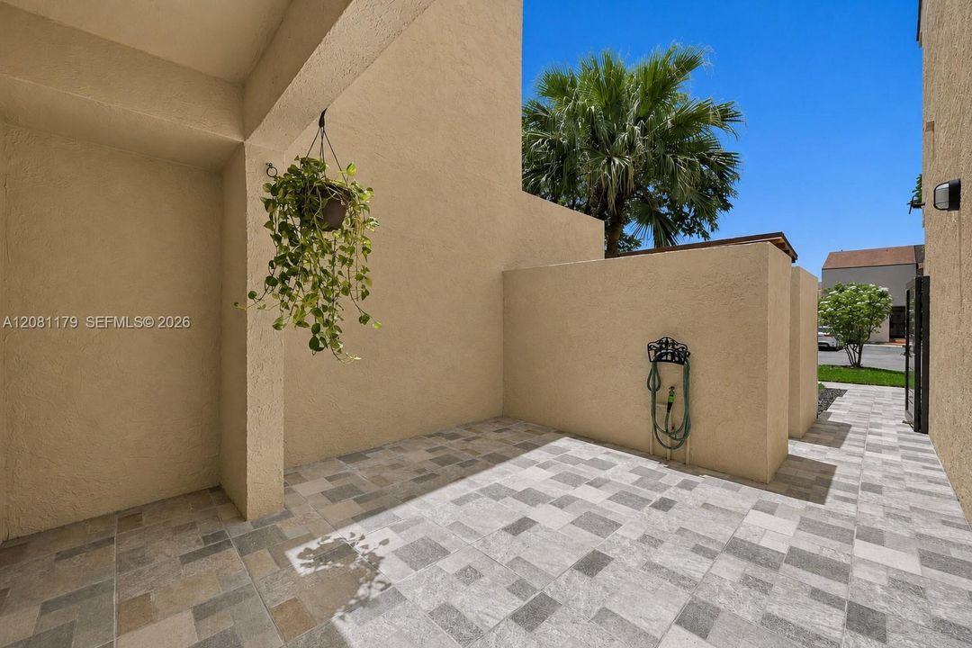 For Rent: $3,800 (4 beds, 3 baths, 1970 Square Feet)