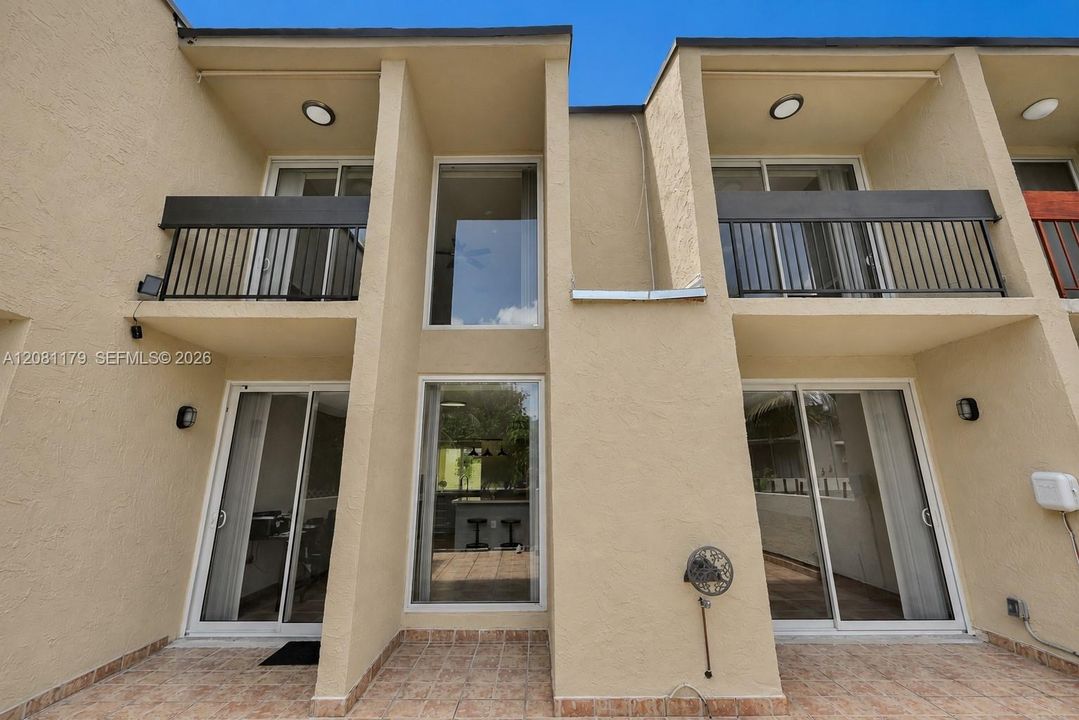 For Rent: $3,800 (4 beds, 3 baths, 1970 Square Feet)