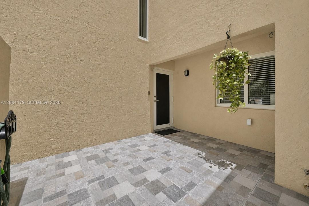 For Rent: $3,800 (4 beds, 3 baths, 1970 Square Feet)