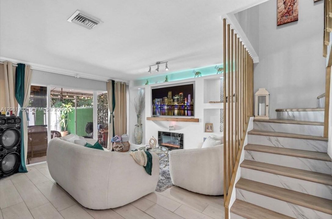 En Venta: $325,000 (2 camas, 2 baños, 1132 Pies cuadrados)