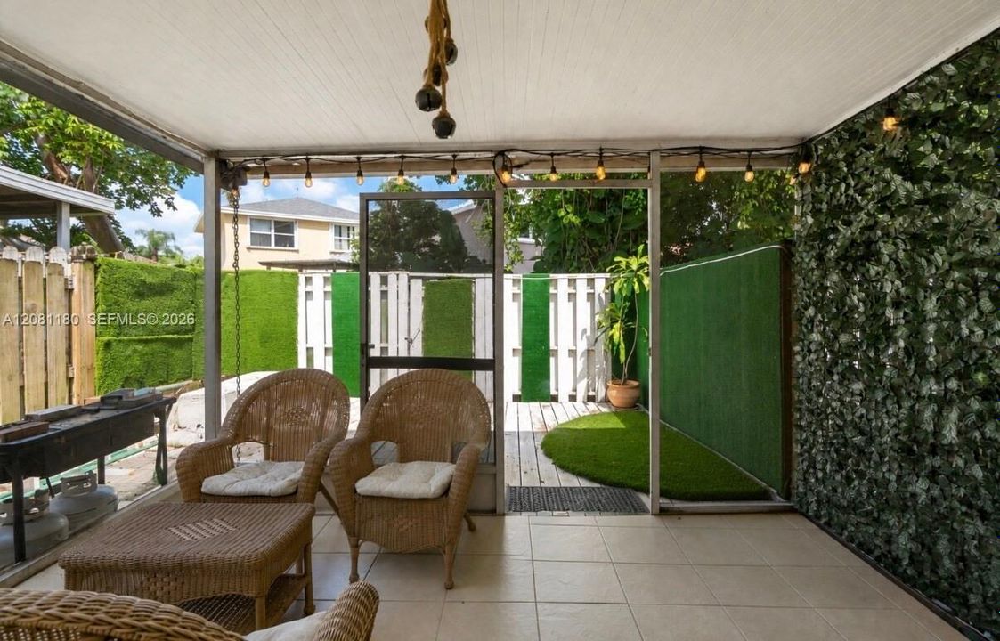En Venta: $325,000 (2 camas, 2 baños, 1132 Pies cuadrados)