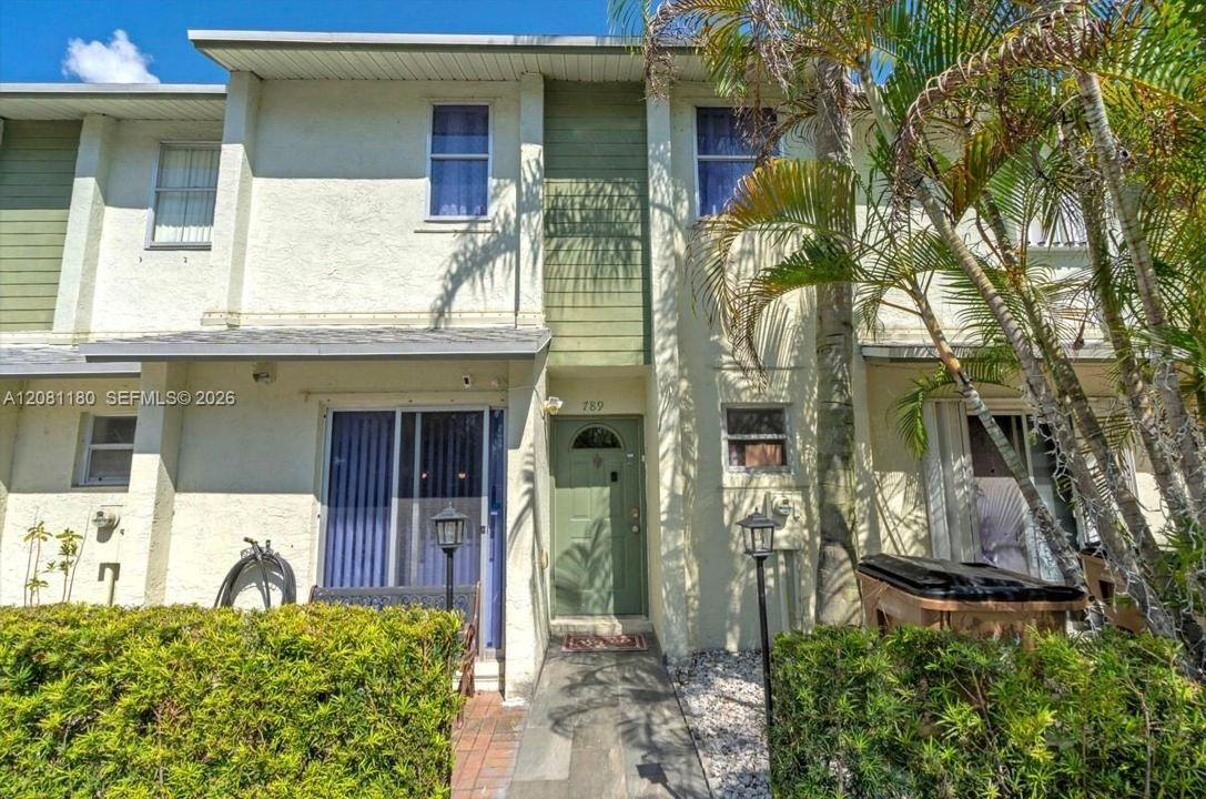 En Venta: $325,000 (2 camas, 2 baños, 1132 Pies cuadrados)