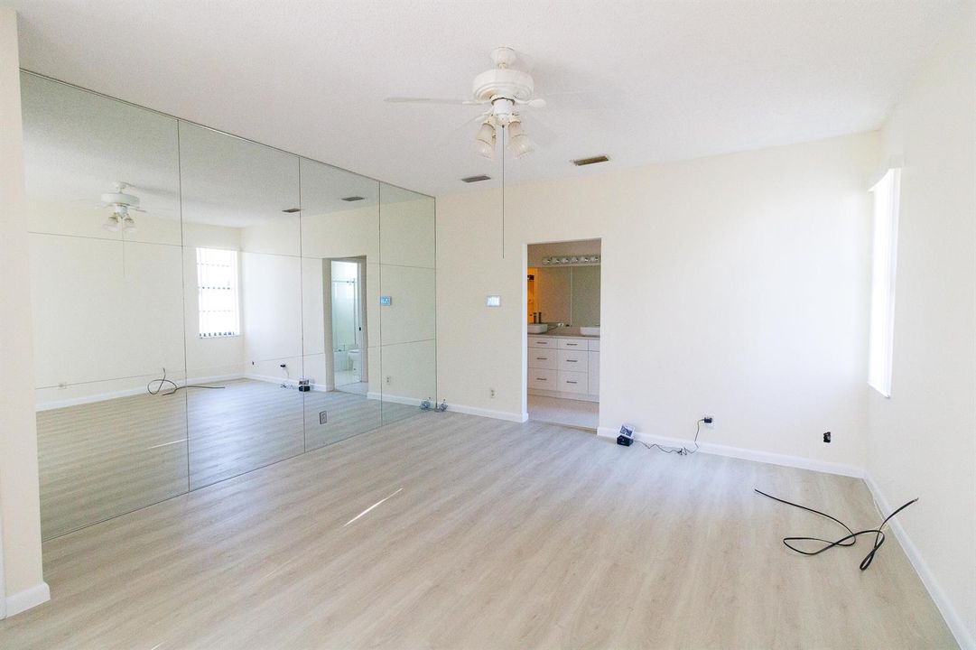 bedroom - main (2)
