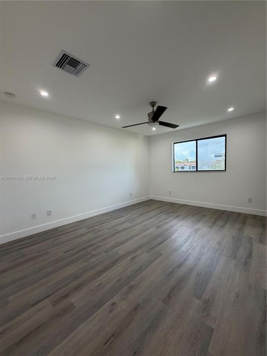 For Rent: $4,700 (4 beds, 2 baths, 2006 Square Feet)