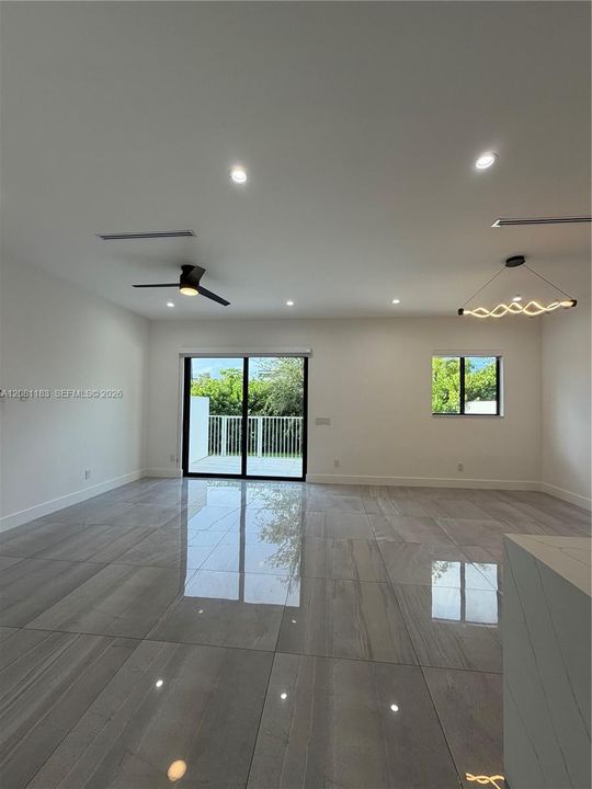 For Rent: $4,700 (4 beds, 2 baths, 2006 Square Feet)