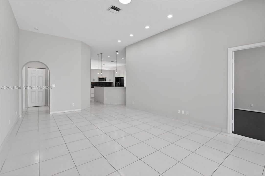 En Venta: $750,000 (4 camas, 3 baños, 2102 Pies cuadrados)