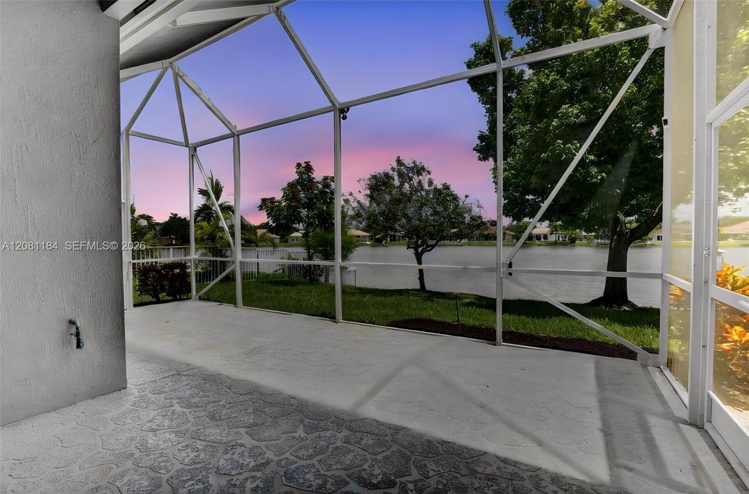 En Venta: $750,000 (4 camas, 3 baños, 2102 Pies cuadrados)
