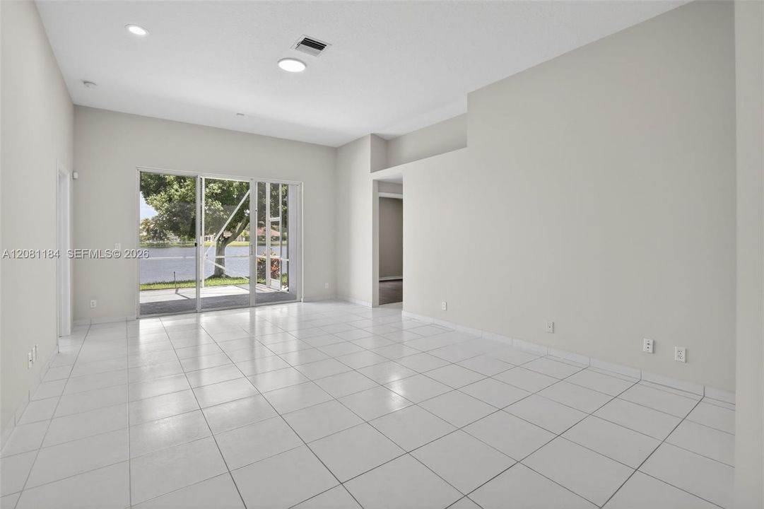 En Venta: $750,000 (4 camas, 3 baños, 2102 Pies cuadrados)