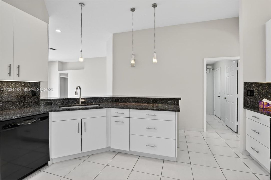 En Venta: $750,000 (4 camas, 3 baños, 2102 Pies cuadrados)
