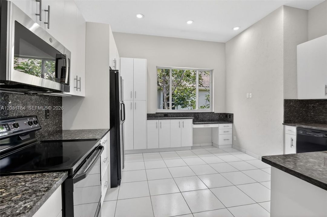 En Venta: $750,000 (4 camas, 3 baños, 2102 Pies cuadrados)