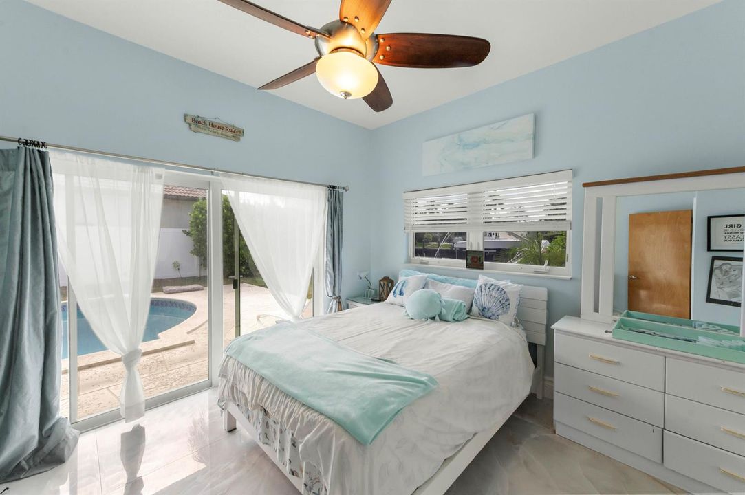 19 Bedroom 03