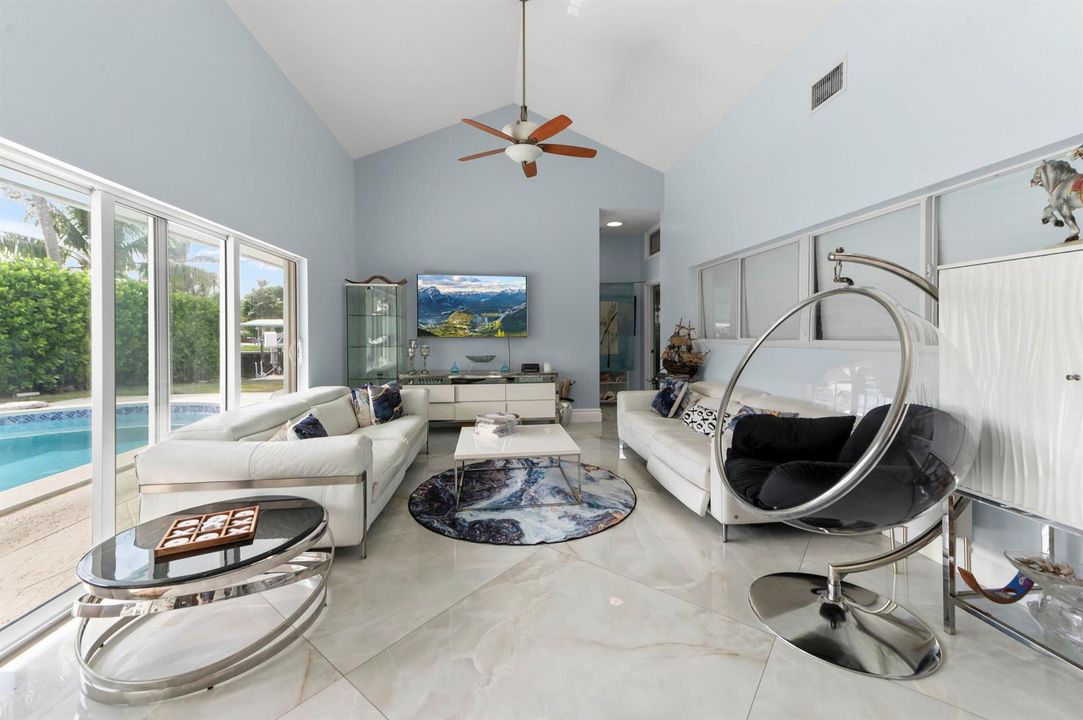 06 Living Room 03