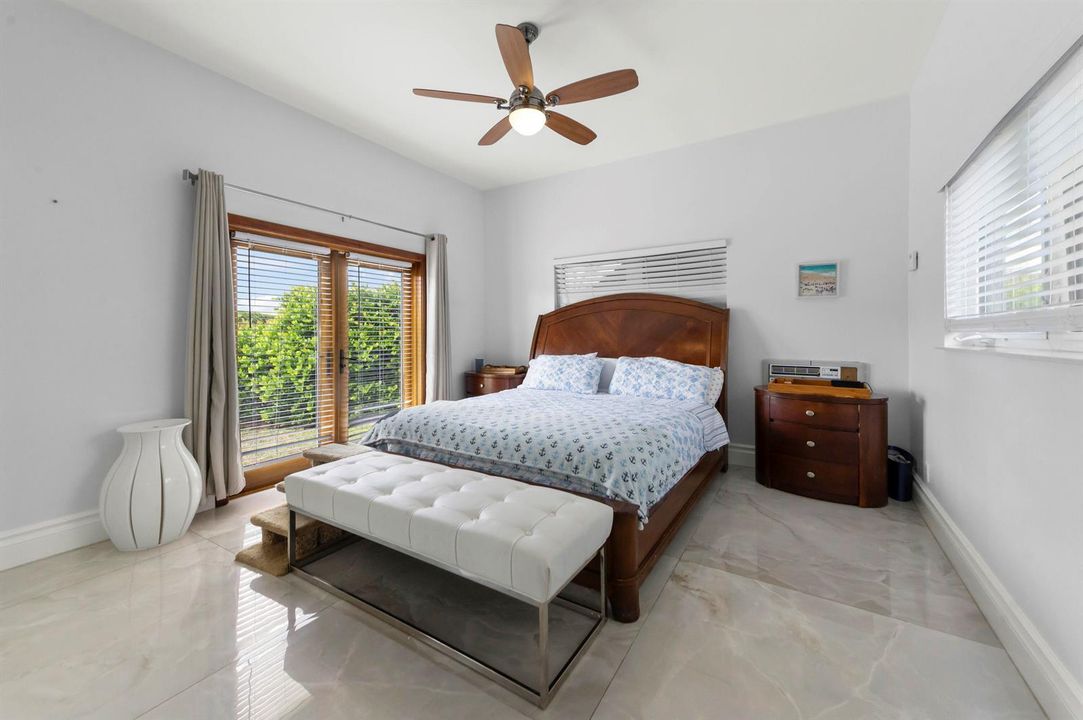 21 Bedroom 04