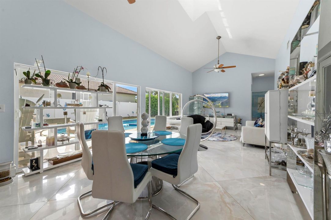 05 Dining Room 02