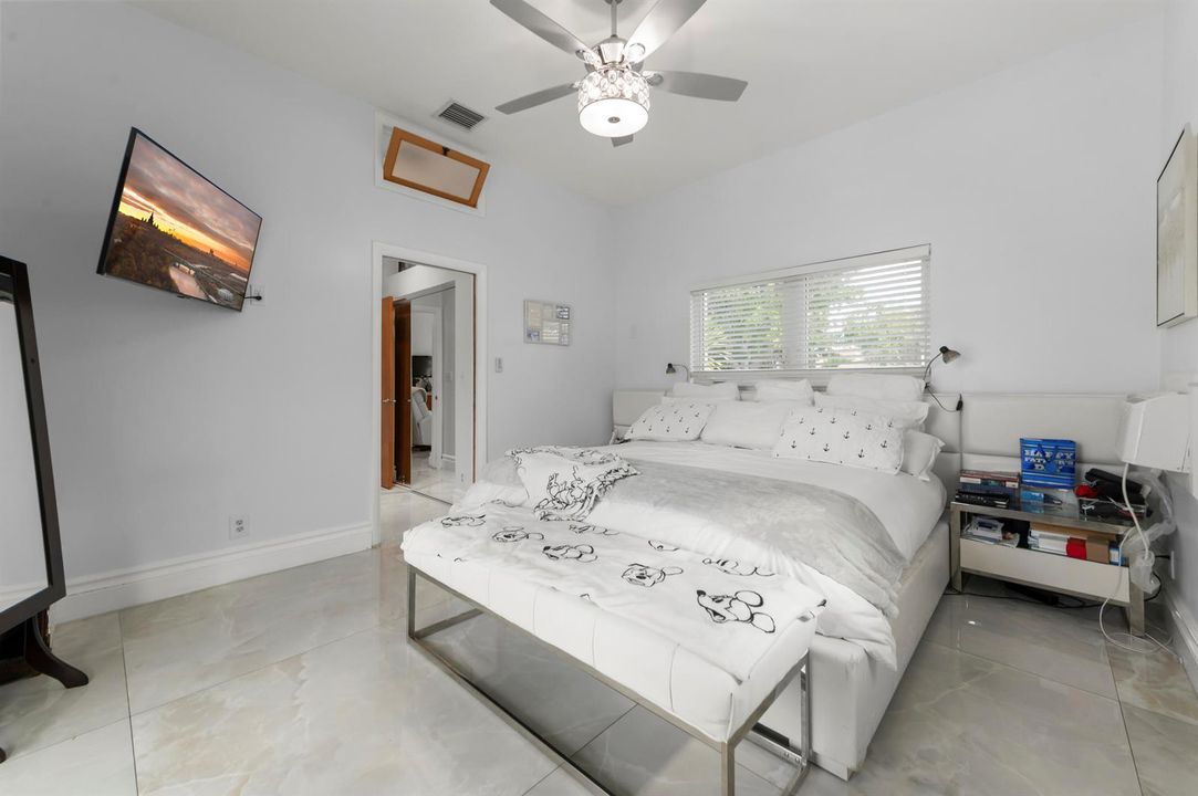 17 Bedroom 02