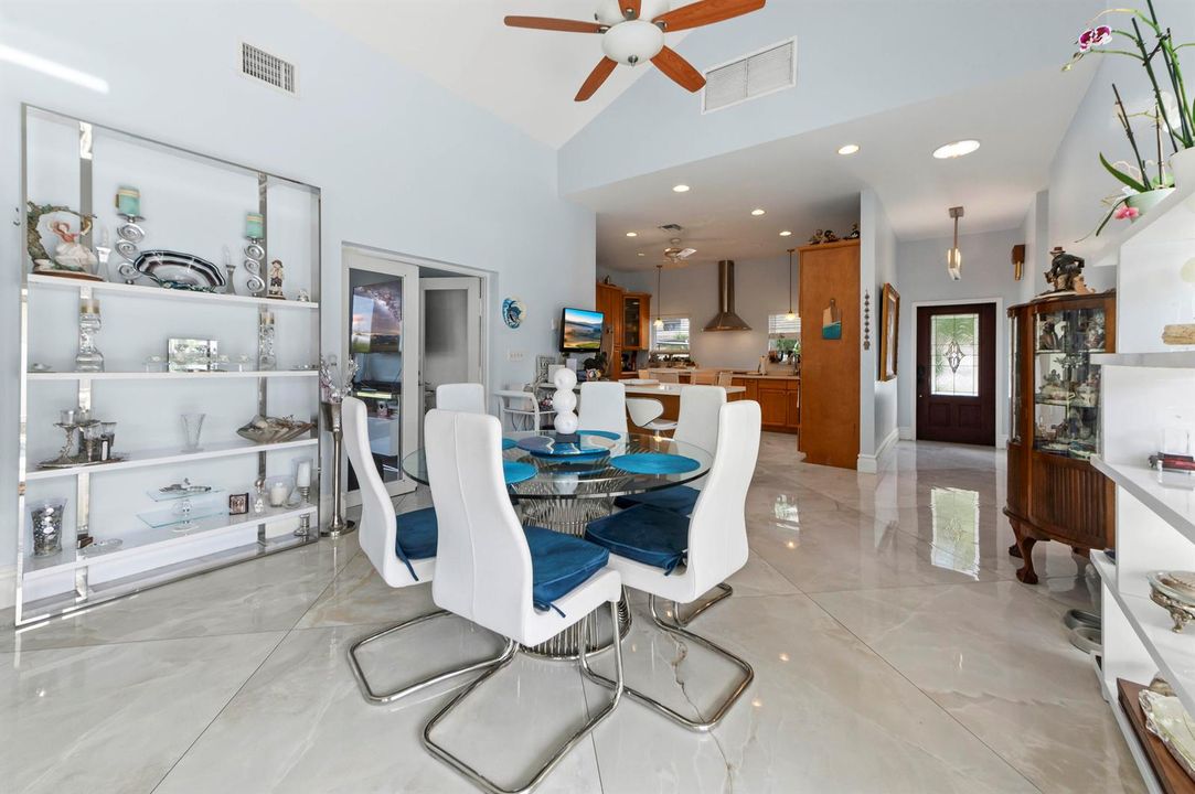 10 Dining Room 07