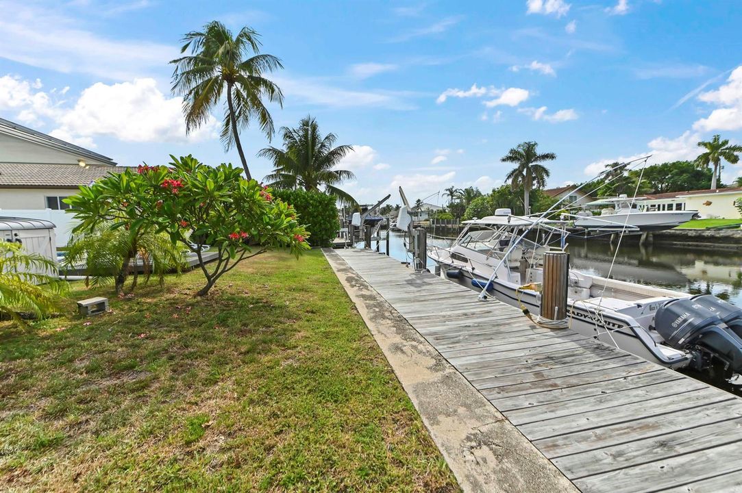35 Boat slip 01