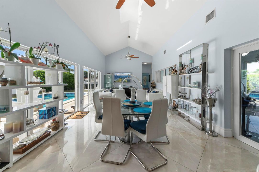 04 Dining Room 01