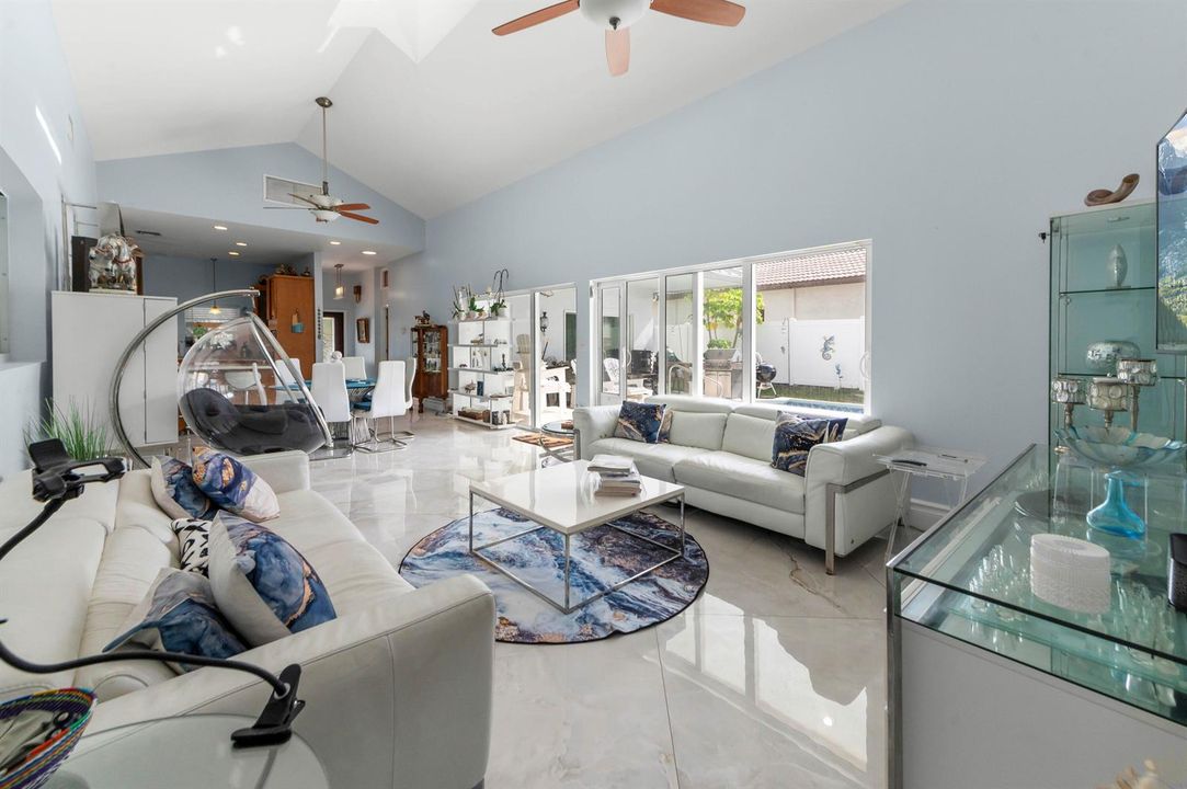 08 Living Room 05