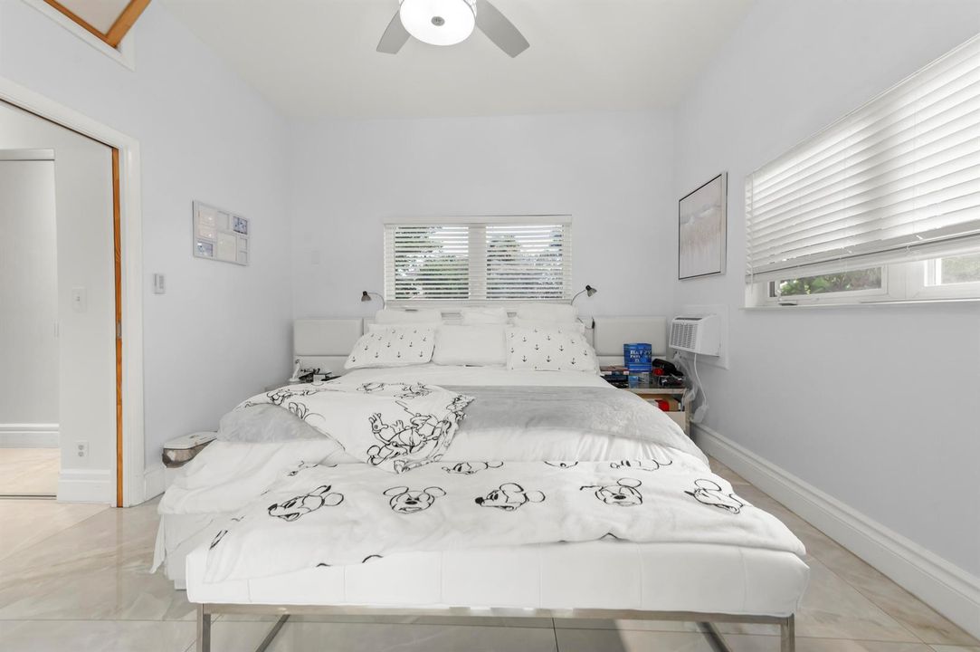 17 Bedroom 03