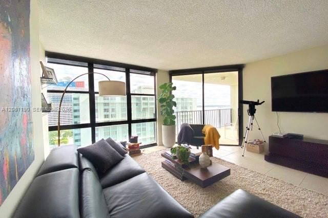 For Rent: $3,100 (1 beds, 2 baths, 1064 Square Feet)