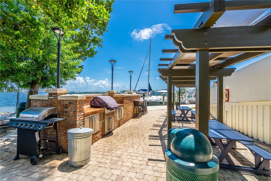 For Rent: $3,100 (1 beds, 2 baths, 1064 Square Feet)