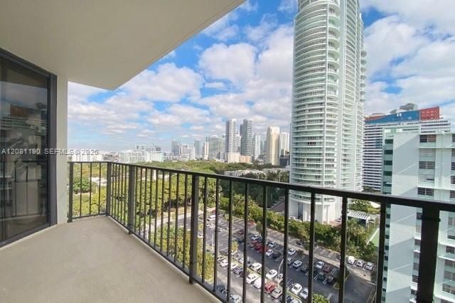 For Rent: $3,100 (1 beds, 2 baths, 1064 Square Feet)