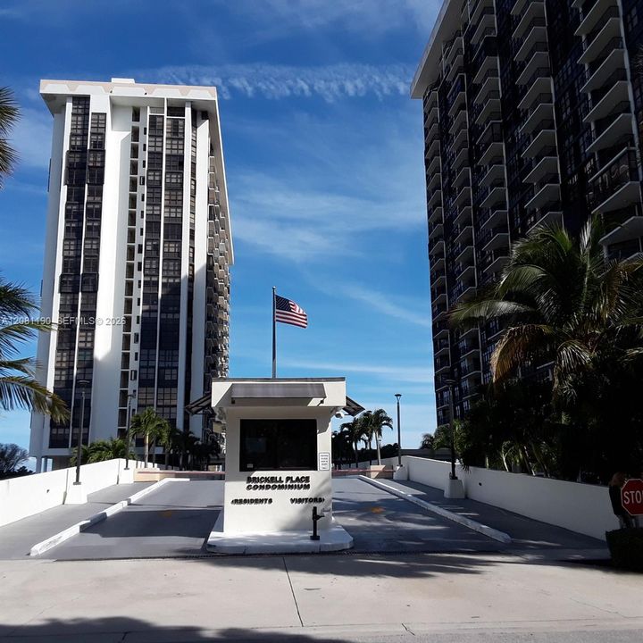 For Rent: $3,100 (1 beds, 2 baths, 1064 Square Feet)