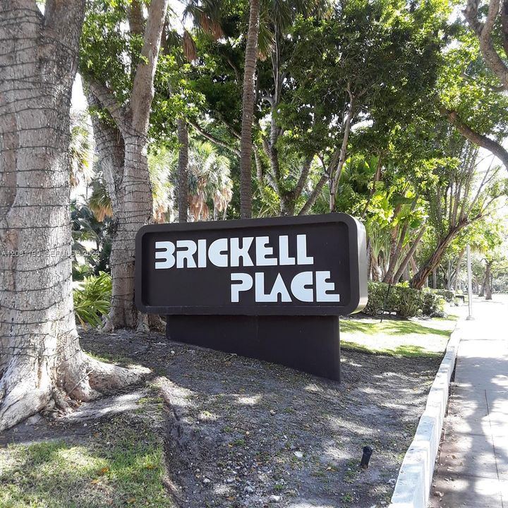 For Rent: $3,100 (1 beds, 2 baths, 1064 Square Feet)