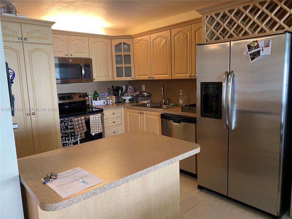For Rent: $3,100 (1 beds, 2 baths, 1064 Square Feet)