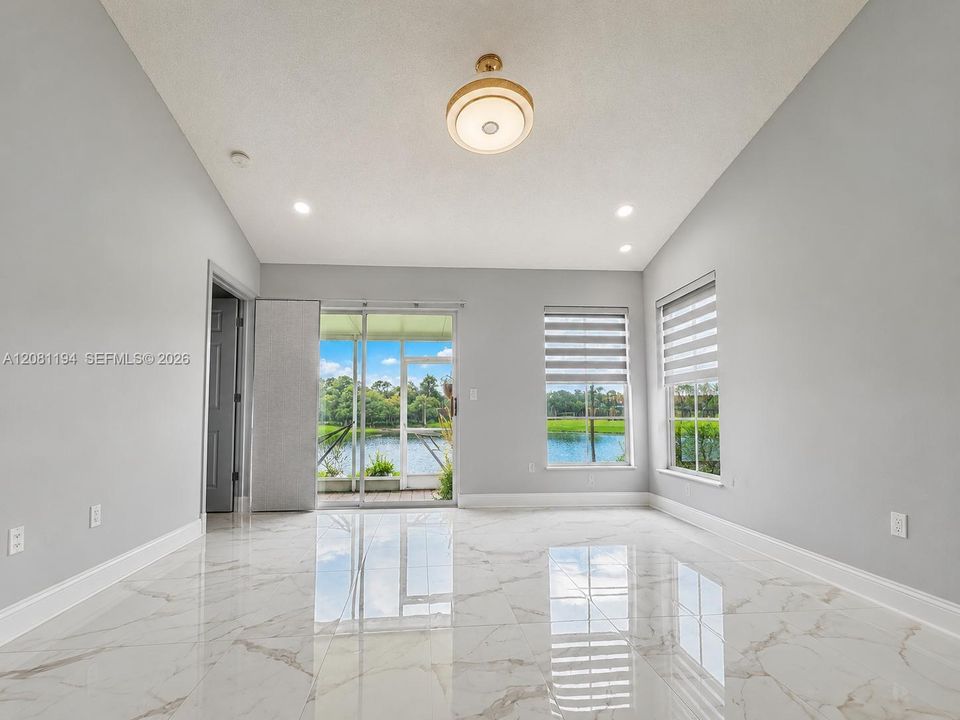 For Sale: $375,000 (2 beds, 2 baths, 1048 Square Feet)
